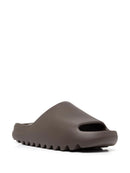 Chinelo Adidas Yeezy Slides 'Soot' 2021