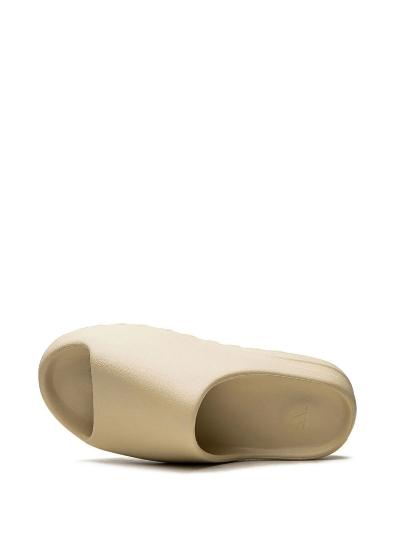 Chinelo Adidas Yeezy Slides 'Bone'