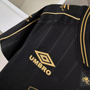 Camisa do Santos FC x Charlie Brown Jr 2024/25 - Edição Limitada - Chaveiro de Brinde